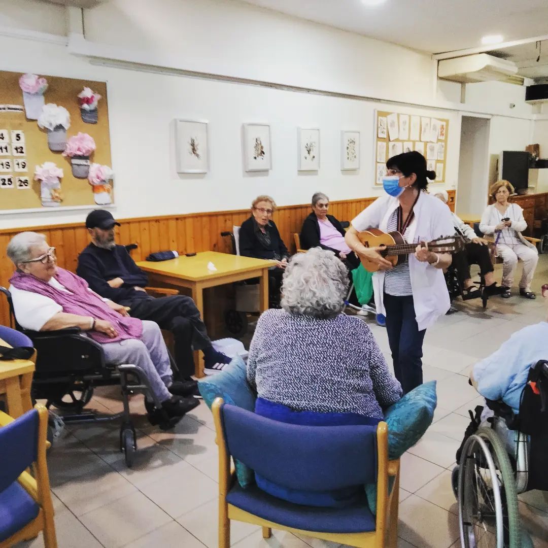 Musicoterapia en la residencia Loval